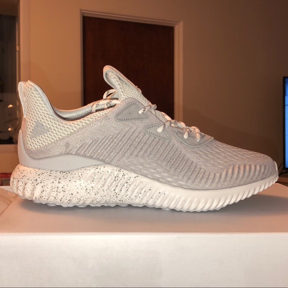Alphabounce reigning champ size 8 brand new - Picture 2 of 5